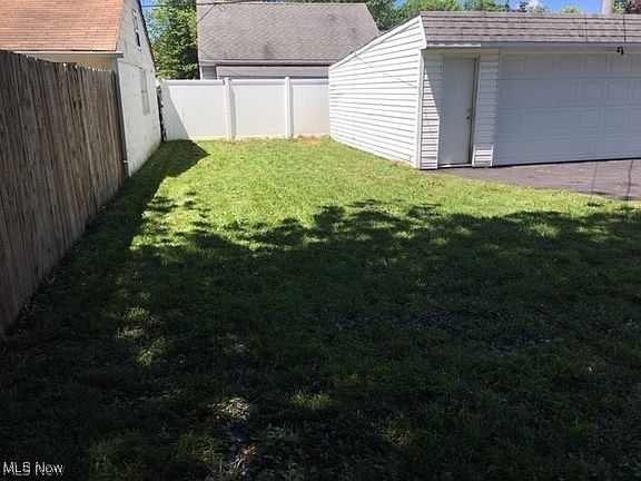 4th image of 766 E 349th St