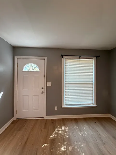 3 bed, 1.5 bath, 1200 sqft, $1,795 — Photo 2