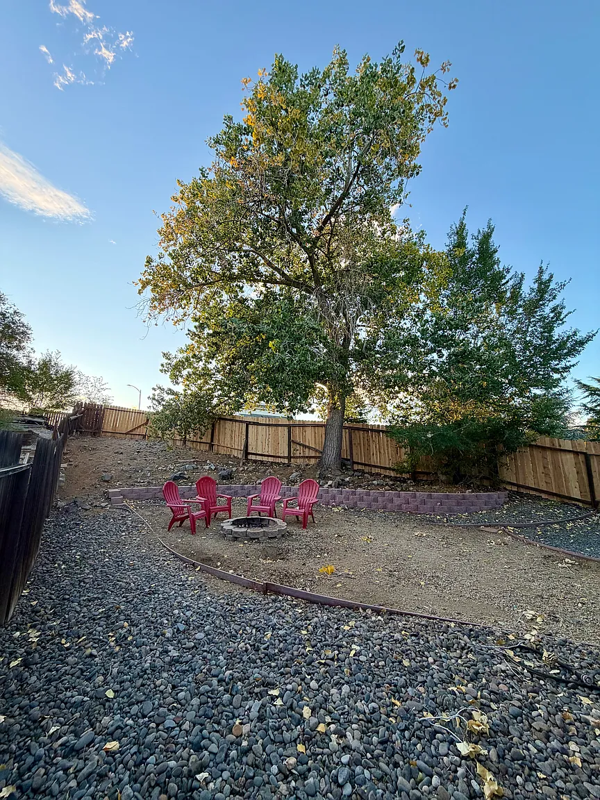 2424 Melody Ln photo 1