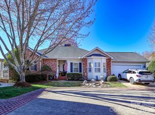 653 High Quarry Rd, Hendersonville, NC 28791