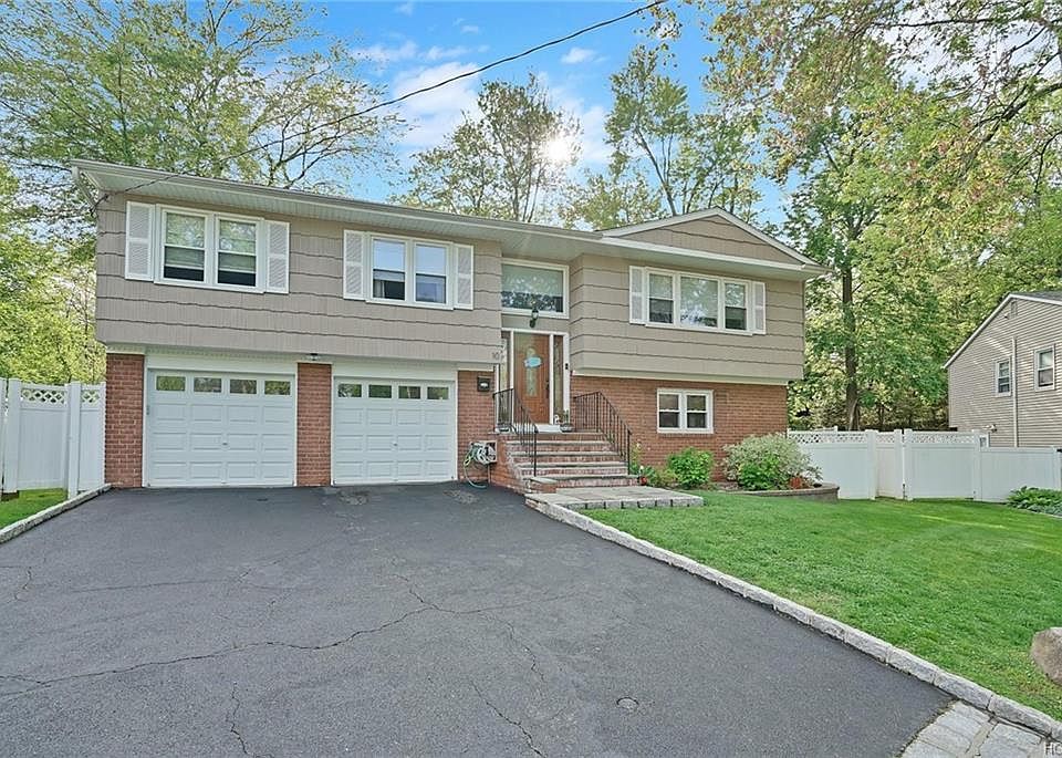 1st image of 10 Frost Ln