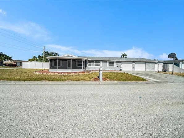 3247 Hoover Dr, Holiday, FL 34691