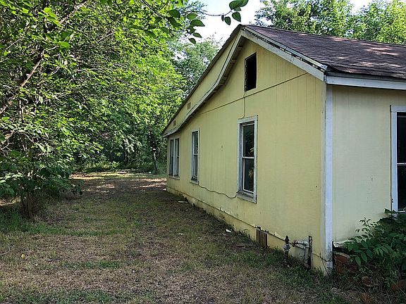 2nd image of 730 Dubois St