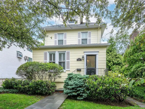 28 Monroe Street, Port Washington, NY 11050