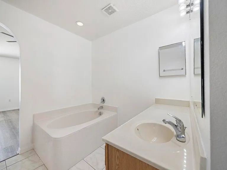 981 SW McElroy Ave — Photo 31