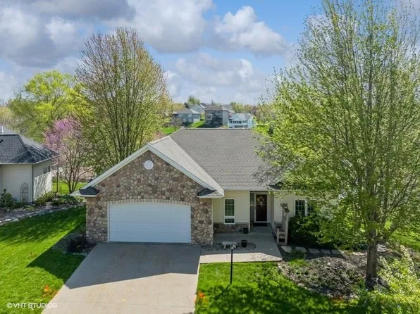 245 E Dovetail Dr, Coralville, IA 52241
