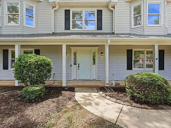 3rd image of 106 Lindseybrook Trl