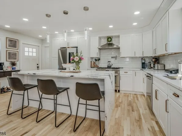 75 High St, Newton Town, NJ 07860