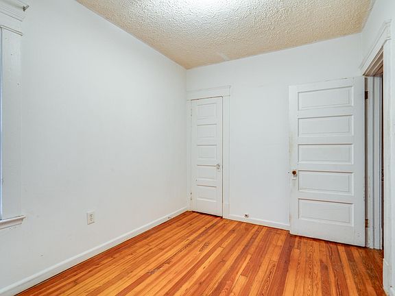 5th image of 6911 Franklin Blvd Unit 3