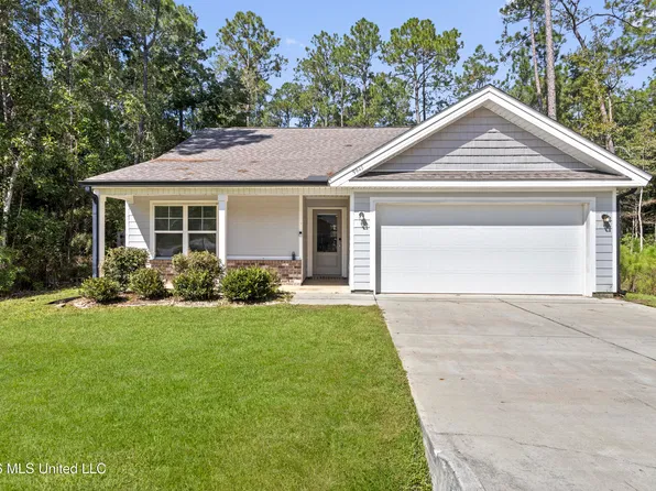 9945 Kahana St, Diamondhead, MS 39525