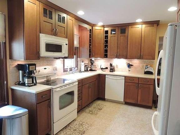 2nd image of 4524 N 105th St