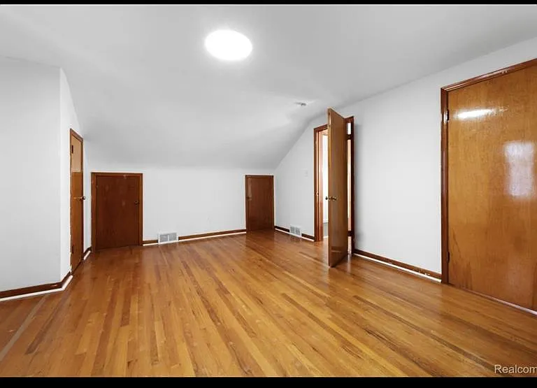 8060 Edward Ave — Photo 14