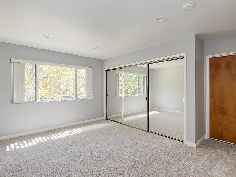 Parksquare Apartments — Photo 13