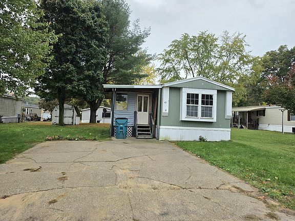 2nd image of 43 Maple Ct