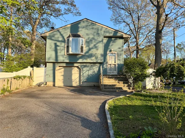 72 E Lake Terrace, Lake Ronkonkoma, NY 11779