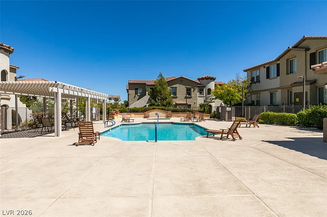 3 bed, 2.0 bath, 1268 sqft, $1,850 — Photo 3
