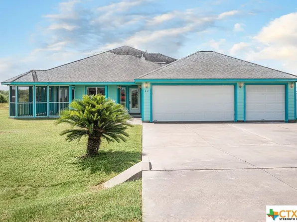 82 Amberjack Dr, Port Lavaca, TX 77979