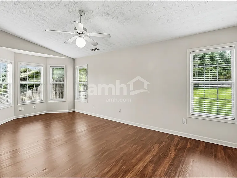1552 Armende Cir — Photo 9