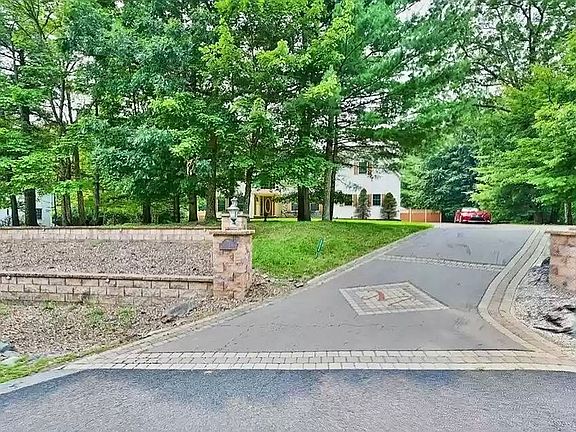 3rd image of 5238 Hilltop Cir