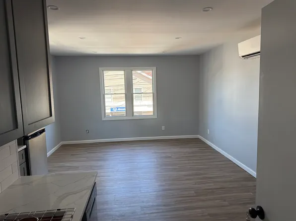 10-12 E Main St, Kings Park, NY