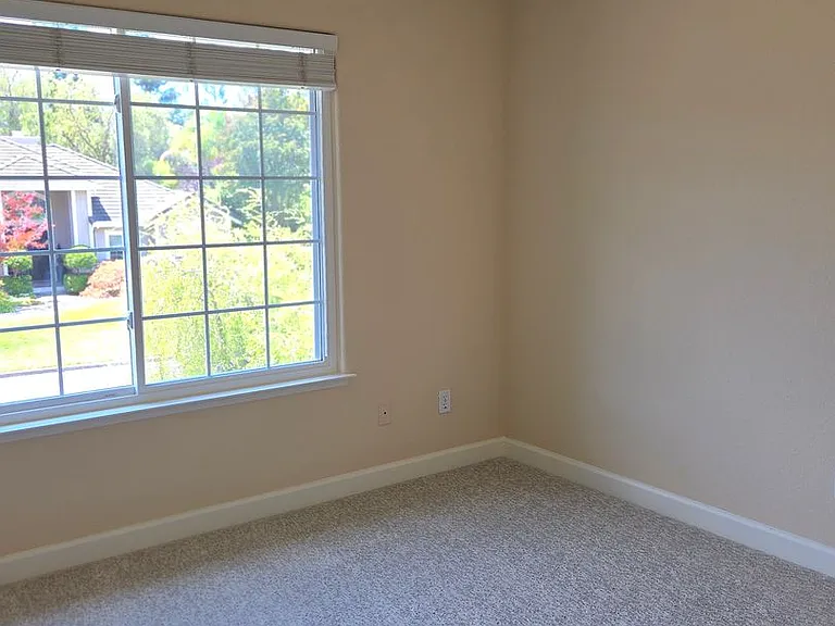 206 Murcia Ct — Photo 25