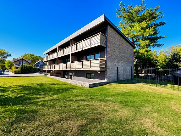 3rd image of 4202-4204 Traffic Cir #2