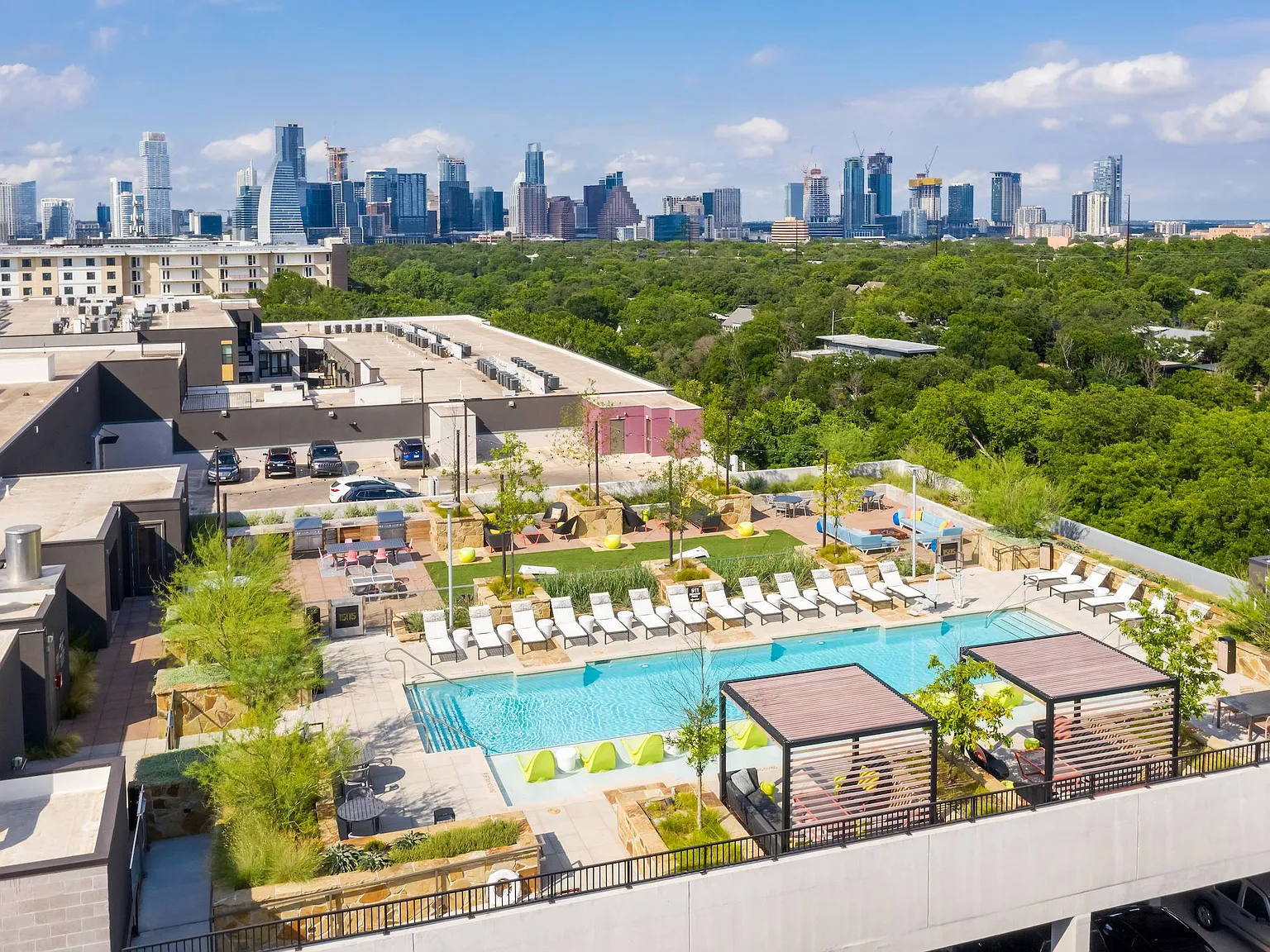 Fifteen15 South Lamar Apartments — Photo 2