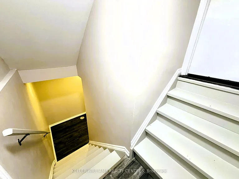 53 Stollar Blvd #LOWER — Photo 2