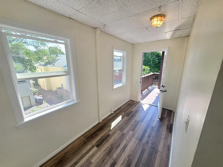 28 Claremon St #3 — Photo 9