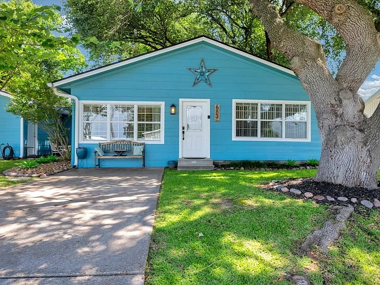 683 Water View Dr — Photo 37