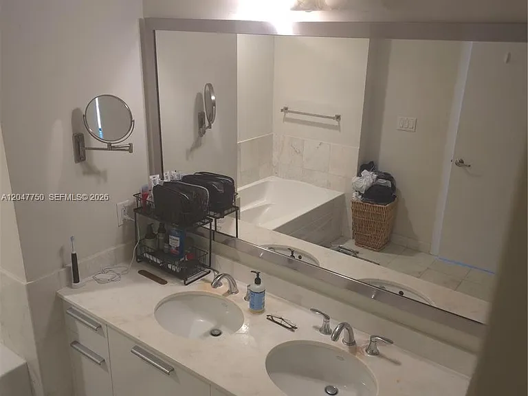 1060 Brickell Ave #1701 — Photo 4