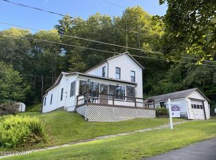 112 Keystone St, Hawley, PA 18428