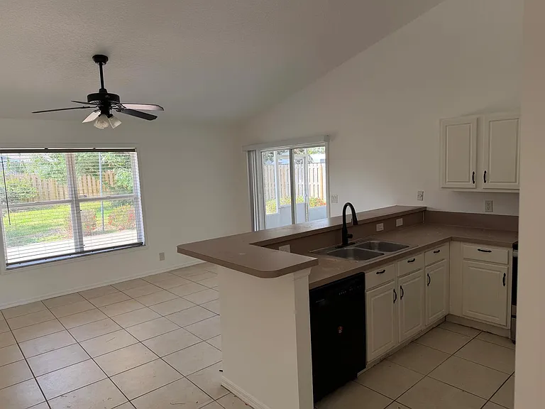 1874 SW Capehart Ave — Photo 12