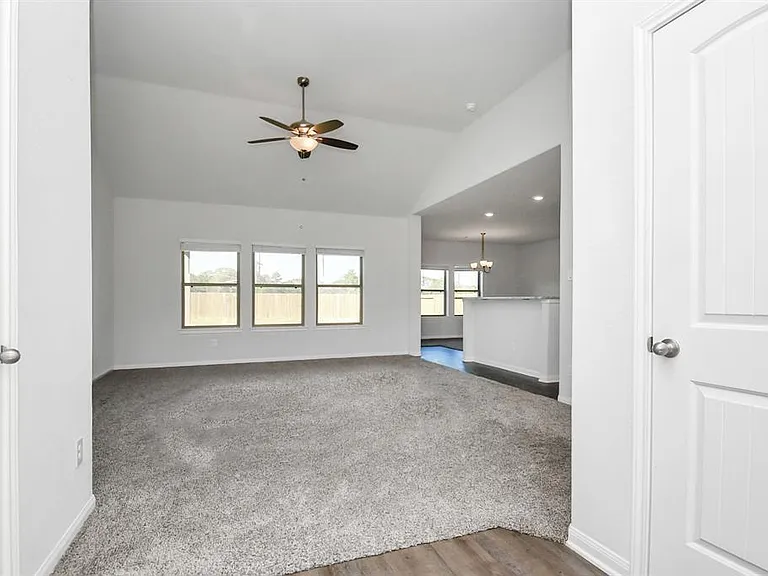 11028 Patriot Ct — Photo 4