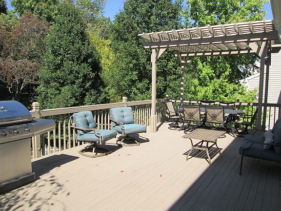 3rd image of 1287 Lancashire Dr