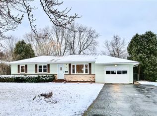 19 Mendota Cir, Rochester, NY 14626