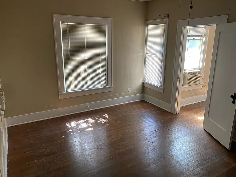 1317 Amarillo St — Photo 3