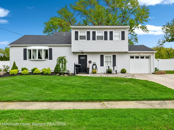 21 Galewood Drive, Hazlet, NJ 07730