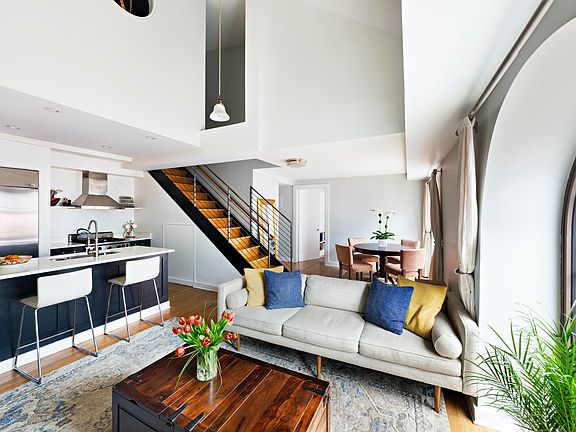 2nd image of 401 Hicks St #B-6e