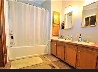 209 Goldenrod Xing, Bath, PA 18014