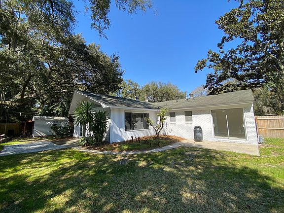 3rd image of 1 Riverview Dr
