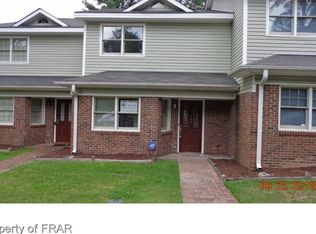 582 Townhouse Ln, Fayetteville, NC 28311