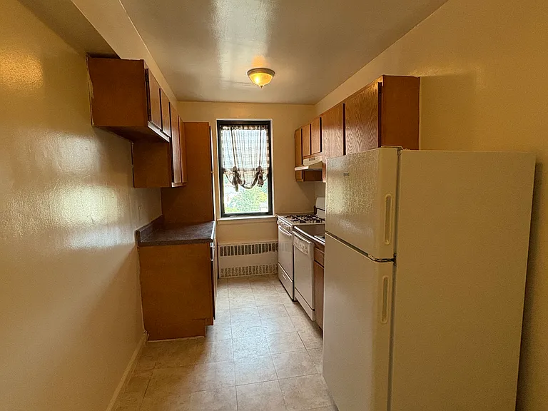 Garth Rd — Photo 1