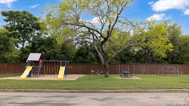 30 Pembroke Ln — Photo 20