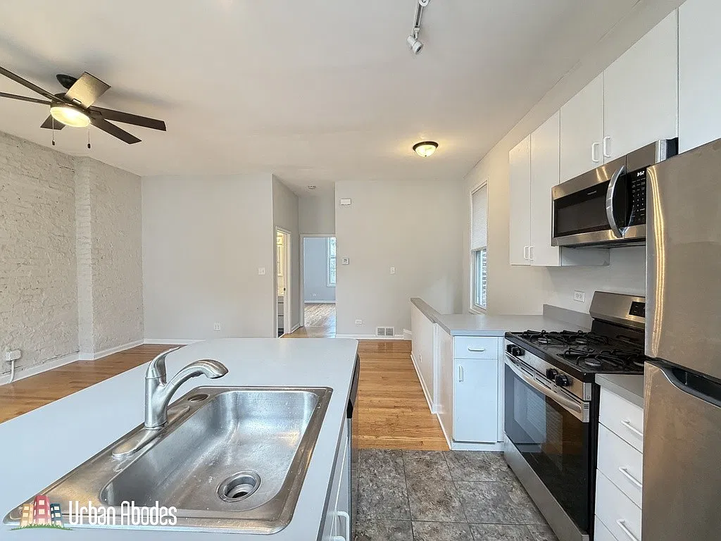 2 bed, 900 sqft, $2,450 — Photo 3