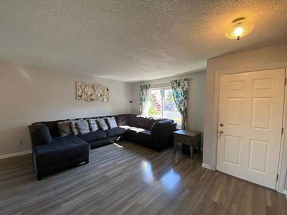 5th image of 2754 Applewood Dr