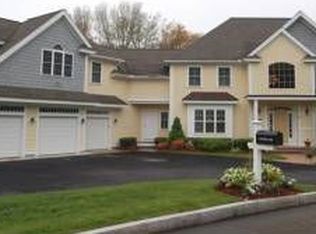4 Myers Ln, Bedford, MA 01730