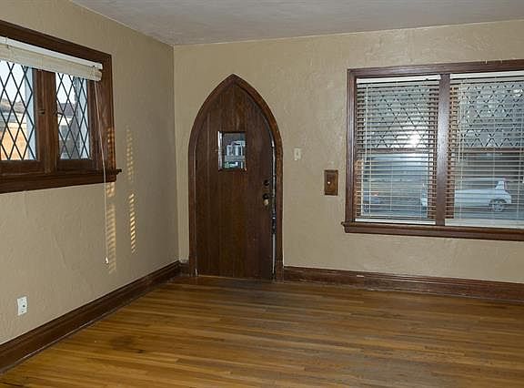 4th image of 5051 Pernod Ave