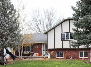 2015 Elizabeth Dr, Mitchell, NE 69357