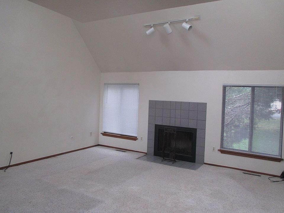 1st image of 1098 Fairway Ct APT C